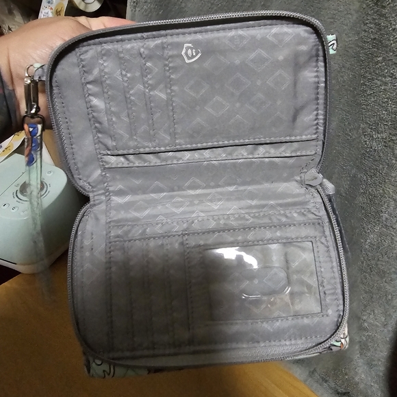 Vera Bradley Quilted TriFold Wristlet RFID Wallet Fan Flowers Pattern - Picture 6 of 6